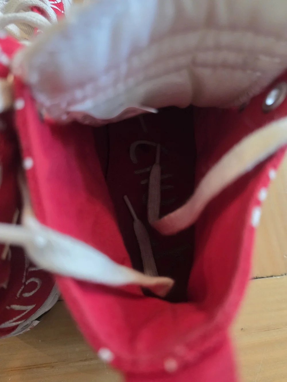 Converse All-Star Size 6Y Chuck Red White Shoes  Sneakers
